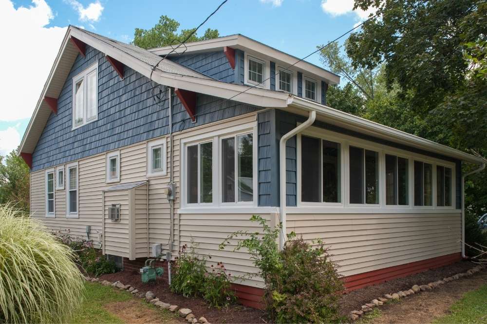 A house with blue shakes siding at the top and horizonal taupe siding at the bottom installed by Universal Windows Direct.