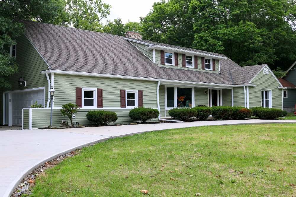 A house with green siding installed by Universal Windows Direct.